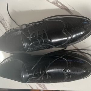 Elegant Black Men's Brogue Sneakers